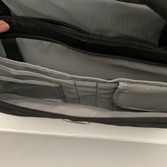 Lowepro laptop bag. - Picture 6 of 8